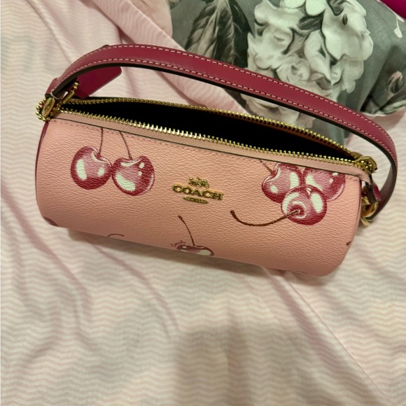 Meet your Posher, Jessica - Picture 1 of 14